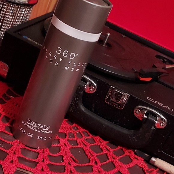 Perry Ellis 360 - Picture 2 of 2